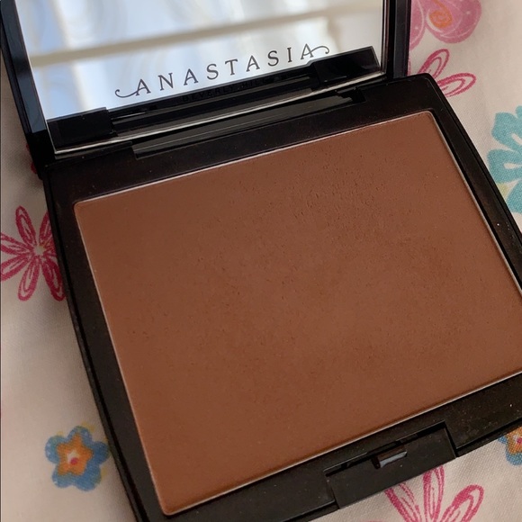 High end makeup lot - Picture 2 of 9